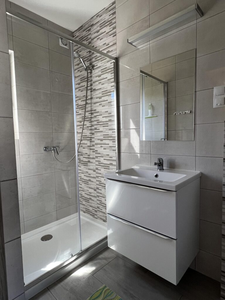 Łazienka z prysznicem